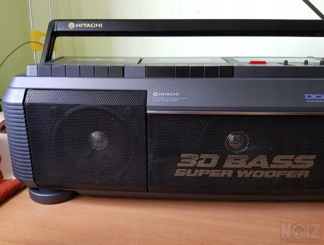 VINTAGE  BOOMBOX  HITACHI  TRK - 3D35E