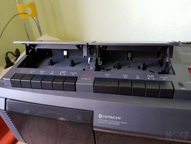 VINTAGE  BOOMBOX  HITACHI  TRK - 3D35E