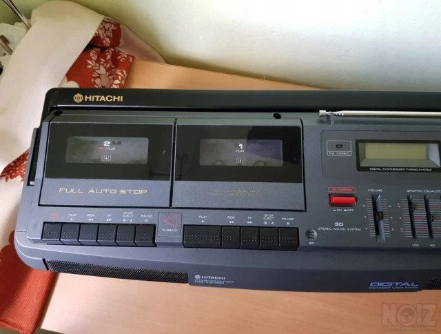 VINTAGE  BOOMBOX  HITACHI  TRK - 3D35E
