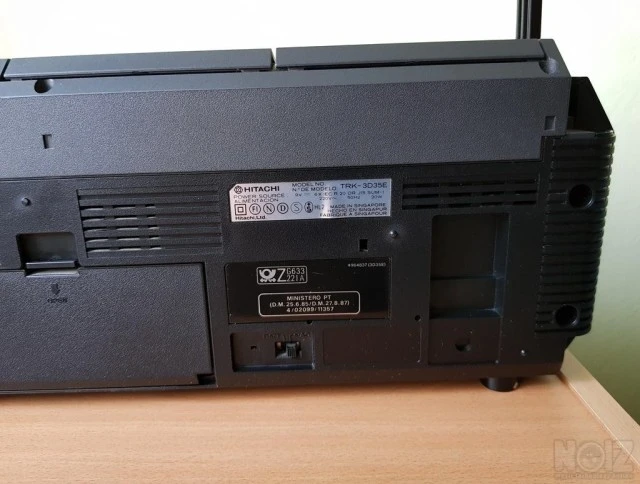 VINTAGE  BOOMBOX  HITACHI  TRK - 3D35E