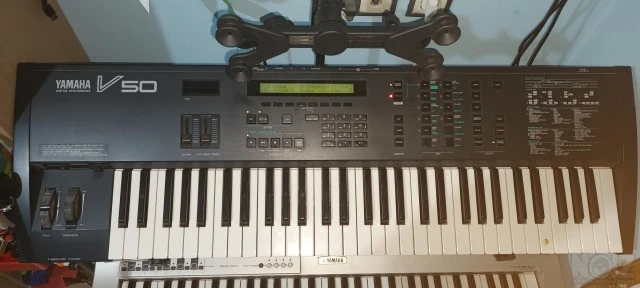 YAMAHA V50 DIGITAL WORKSTATION