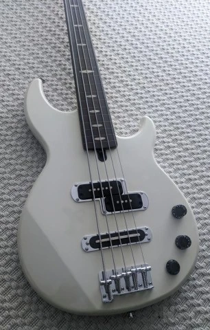 Yamaha BB425 Fretless