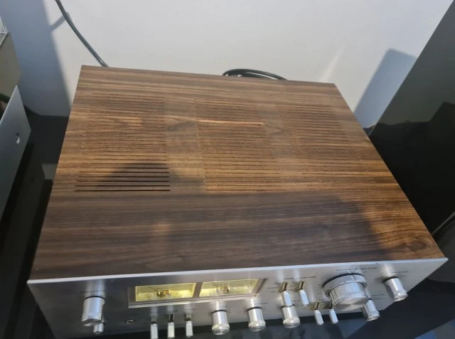 ΟΛΟΚΛΗΡΩΜΕΝΟΣ ΕΝΙΣΧΥΤΗΣ AKAI AM - 2800