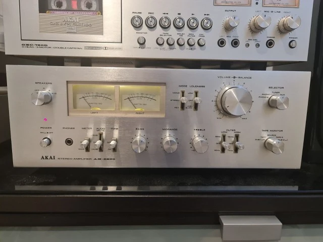 ΟΛΟΚΛΗΡΩΜΕΝΟΣ ΕΝΙΣΧΥΤΗΣ AKAI AM - 2800