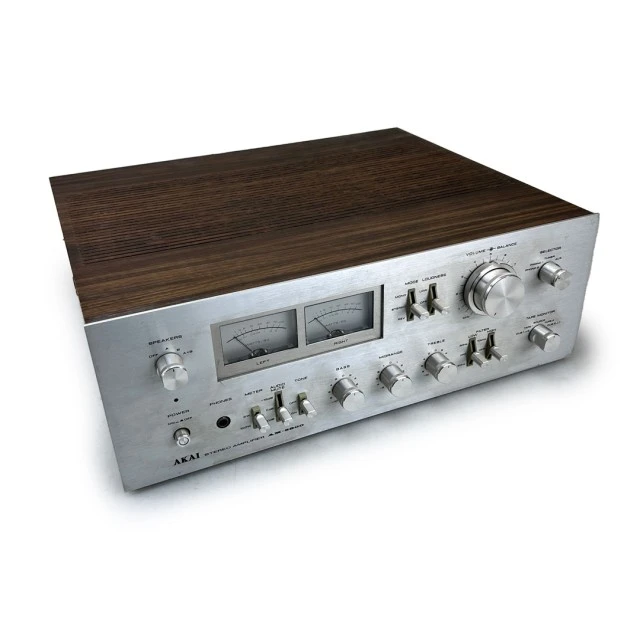 ΟΛΟΚΛΗΡΩΜΕΝΟΣ ΕΝΙΣΧΥΤΗΣ AKAI AM - 2800