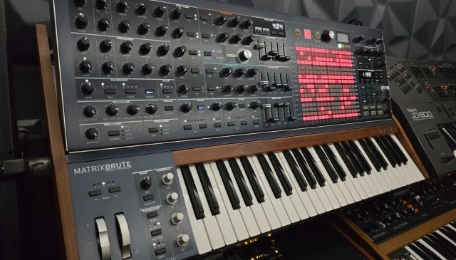 Arturia matrixbrute analog synthesizer 