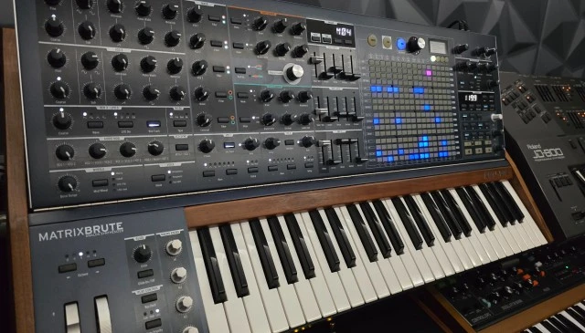 Arturia matrixbrute analog synthesizer 