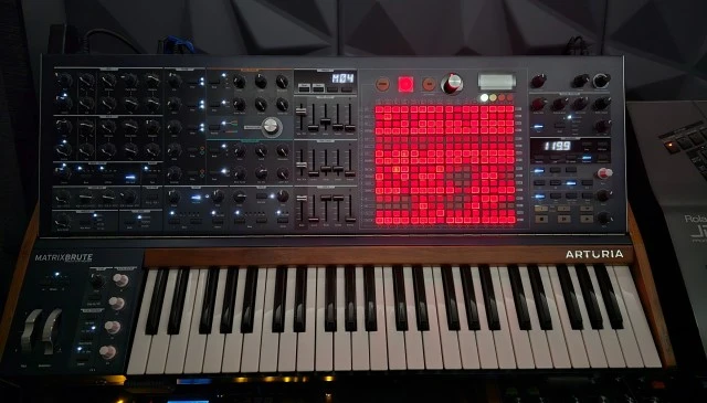 Arturia matrixbrute analog synthesizer 