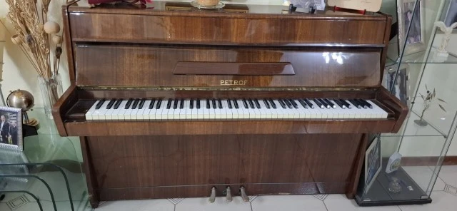 Πωλείται πιάνο Petrof Piano 