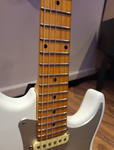 Sire Larry Carlton S7 WH New Gen