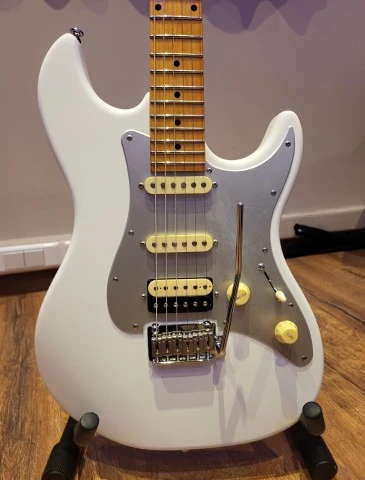 Sire Larry Carlton S7 WH New Gen
