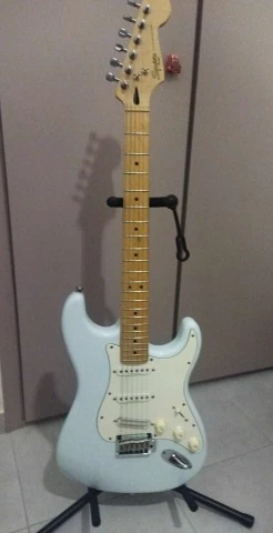 Squier deluxe Daphne blue 