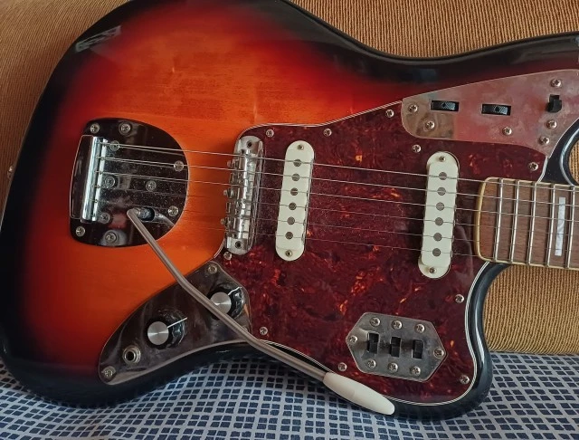 Jaguar Classic Vibe 70s with HALON OFFSET BRIDGE 