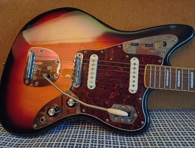 Jaguar Classic Vibe 70s with HALON OFFSET BRIDGE 