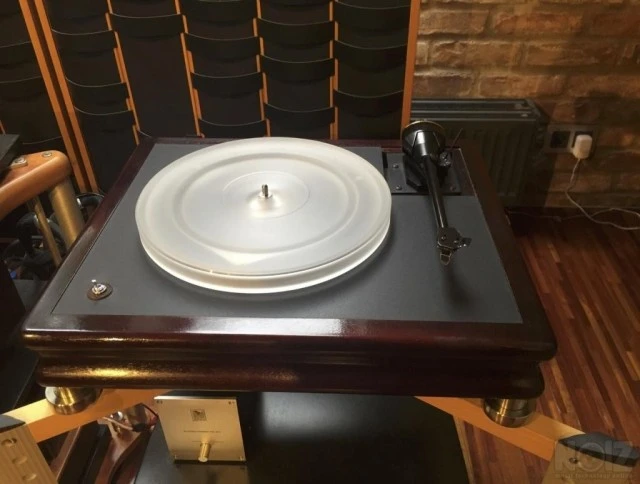 ΠΙΚΑΠ VOYD REFERENCE + TONEARM AUDIO NOT