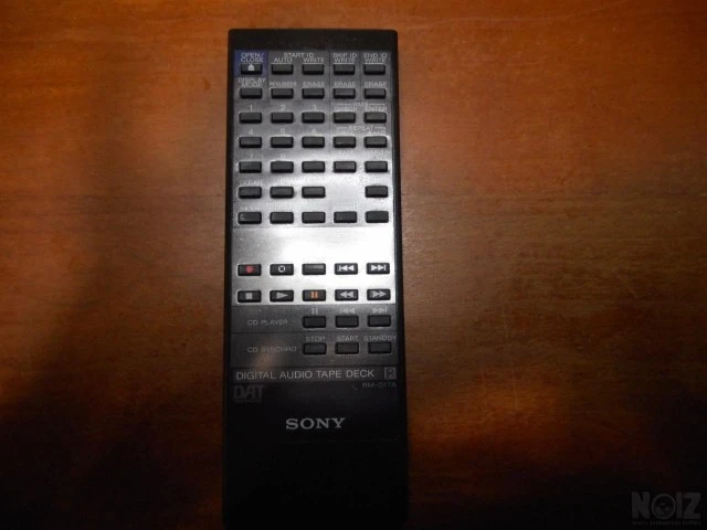 ORIGINAL REMOTE CONTROL SONY RM - D77A