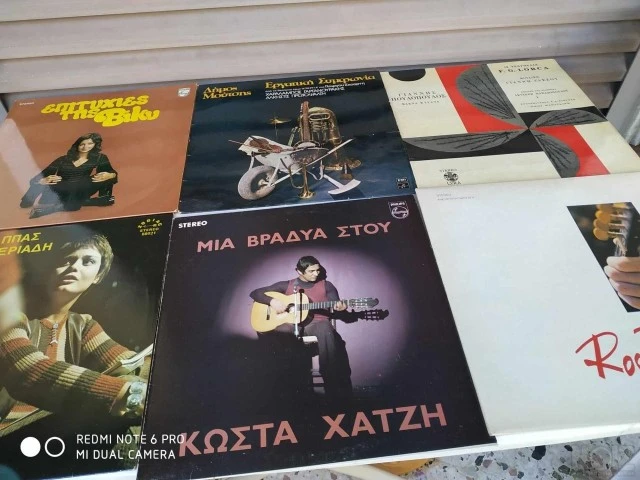 Πωλουνται 155 βινυλια