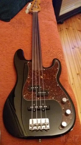 Fender presicion bass fretless 1977