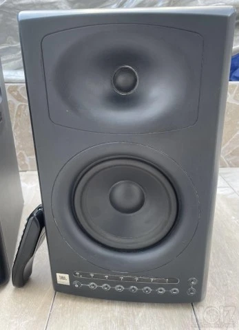JBL PRO LSR4326P STUDIO MONITOR SPEAKERS