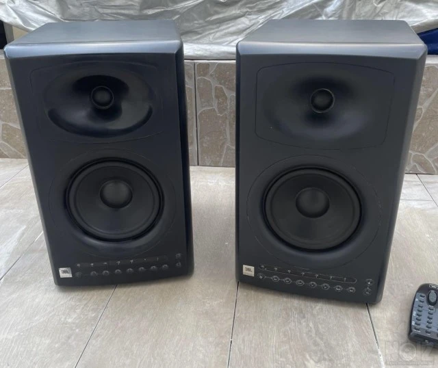 JBL PRO LSR4326P STUDIO MONITOR SPEAKERS