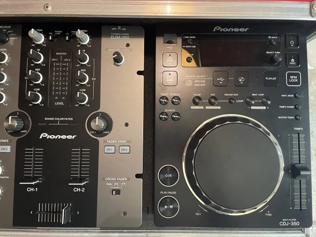 SET Pioneer DJ, 2x CDJ-350, 1x DJM-250, 