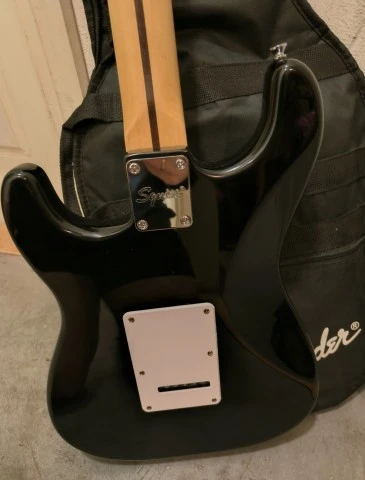 Πωλείται combo FENDER SQUIER PACK SQUIER