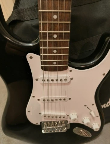Πωλείται combo FENDER SQUIER PACK SQUIER