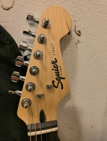 Πωλείται combo FENDER SQUIER PACK SQUIER