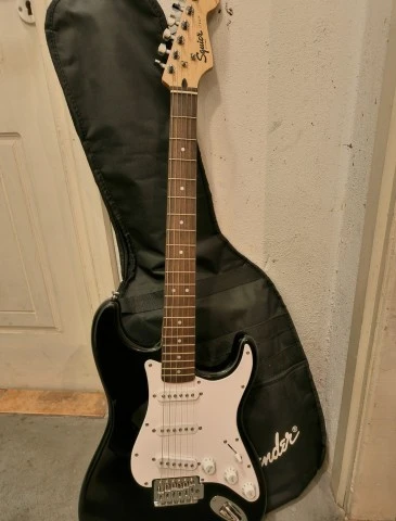 Πωλείται combo FENDER SQUIER PACK SQUIER