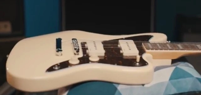 Πωλείται Harley Benton Jazzmaster και CH