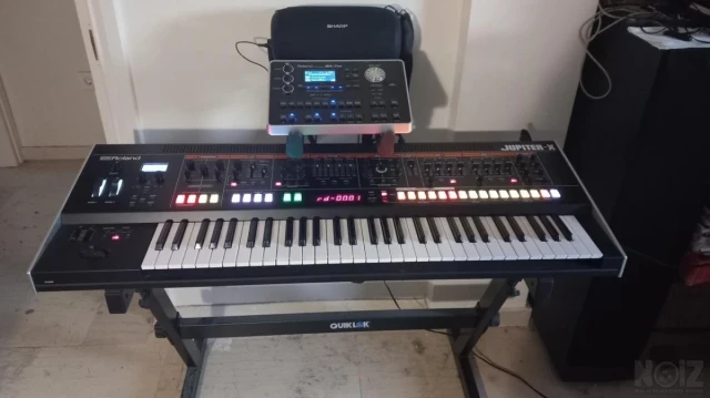 ROLAND JUPITER-X ΑΧΡΗΣΙΜΟΠΟΙΗΤΟ 1800 ΕΥΡΩ. 