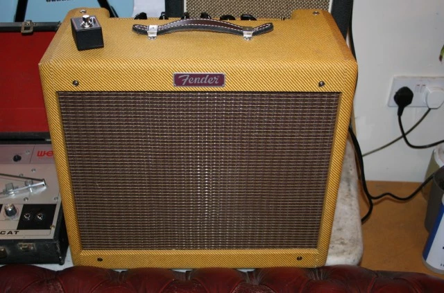 fender blues junior 