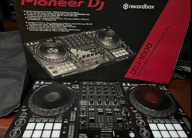 Pioneer DDJ-1000 DJ Controller