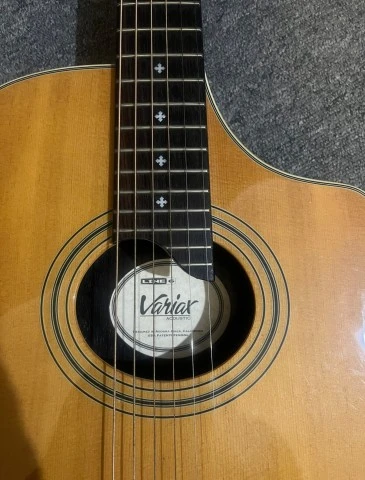 Line6 Variax Acoustic 700