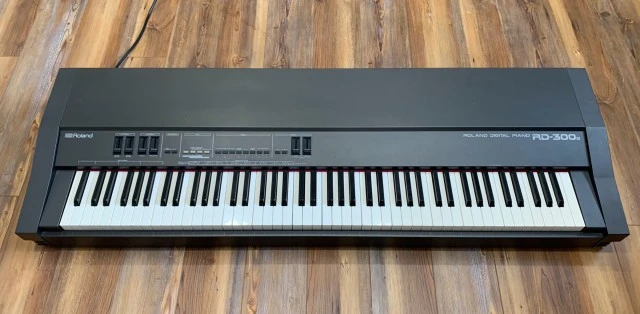 ROLAND RD-300S Digital Vintage Piano 88-