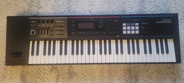 Roland Juno-DS61 – Άριστη Κατάσταση