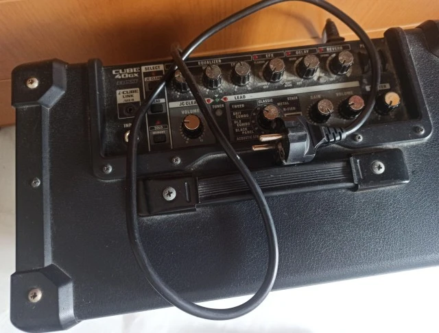 Roland Cube 40GX  με το footswitch του!!