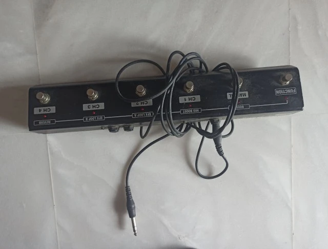 Roland Cube 40GX  με το footswitch του!!