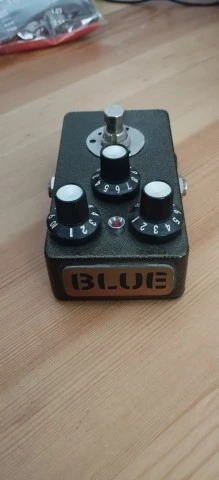 Blue pedals booster 
