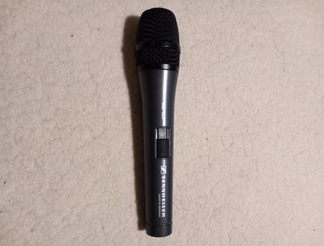 SENNHEISER MD 425