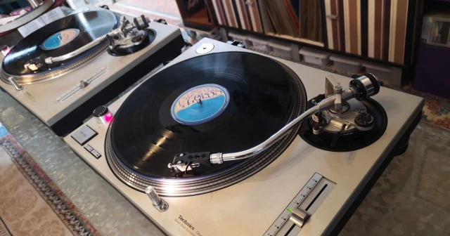 ΔΥΟ TECHNICS SL-1200 Mk2..( Σε Κατάσταση Βιτρίνας.)
