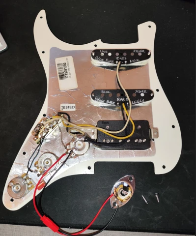 Fender HSS fully loaded pickguard με Nick Silver PAF