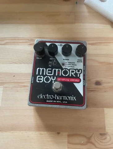 EHX Memory Boy analog delay