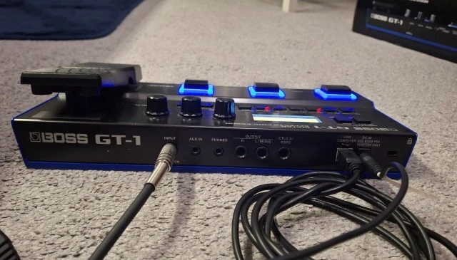 BOSS GT-1 ΠΟΛΥΕΦΕ ΠΕΤΑΛΙΕΡΑ