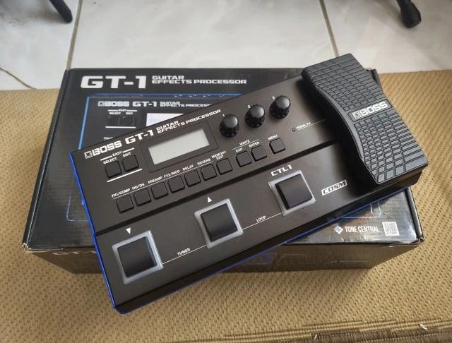 BOSS GT-1