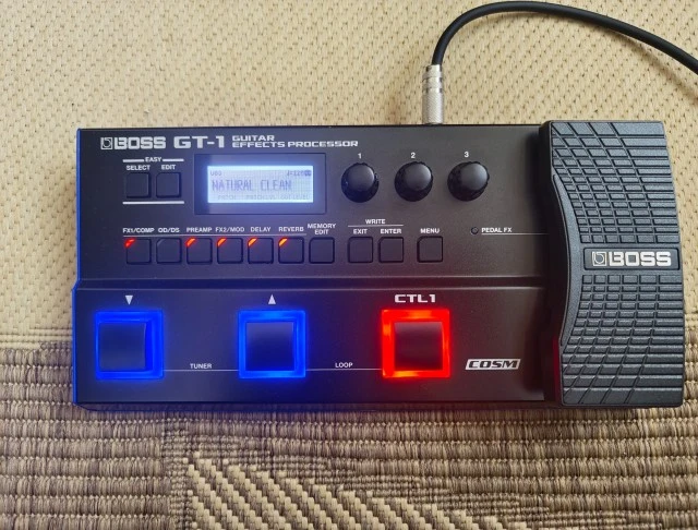 BOSS GT-1