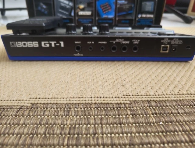 BOSS GT-1