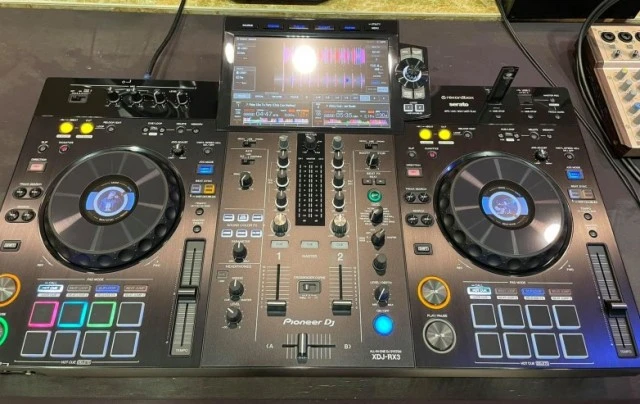 Σύστημα DJ Pioneer XDJ-RX3 All-In-One