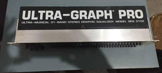 BEHRINGER EQ STEREO GRAPHIC 31 BAND