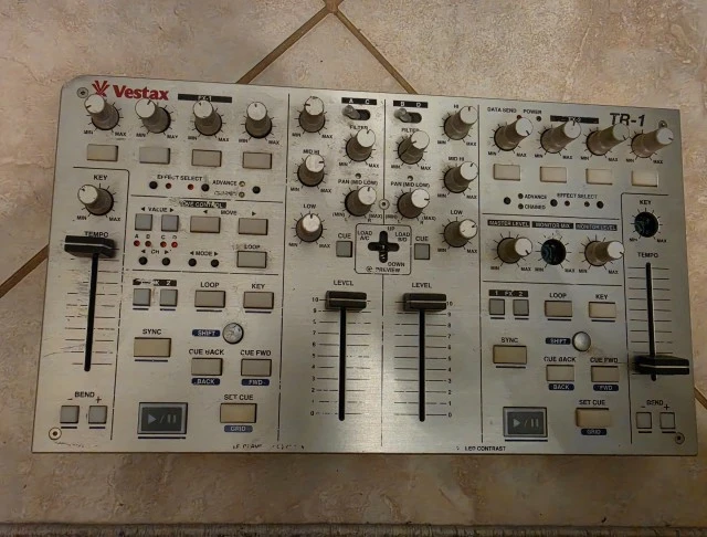 VESTAX TR1